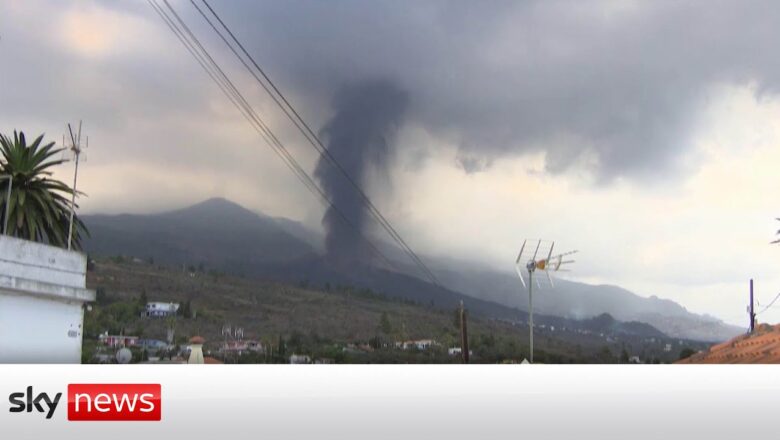 Homes disappear under lava of the Cumbre Vieja volcano on La Palma