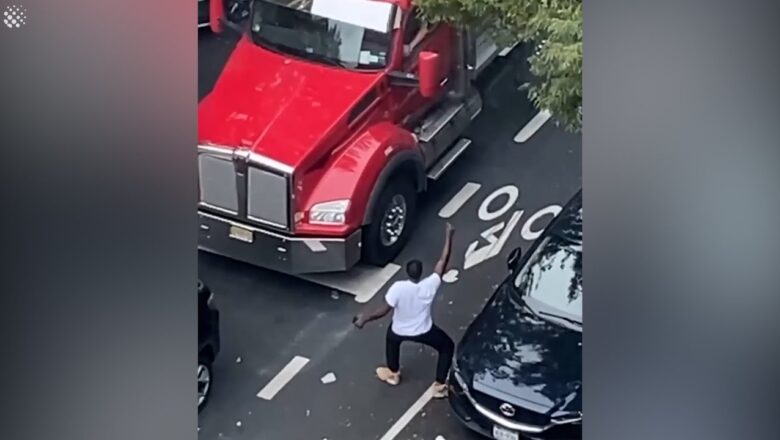 New York Man starts dancing after truck driver honks at him