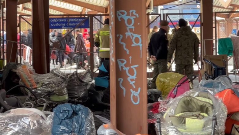 ‘Steady crush of people’ | CTV News at train station in Przemysl, Poland