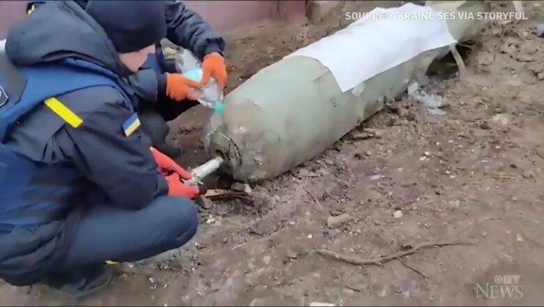 Watch these two Ukrainians disarm an unexploded Russian bomb in Chernihiv