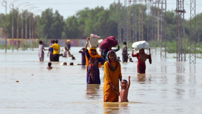 At least 1,000 dead after massive flooding across Pakistan