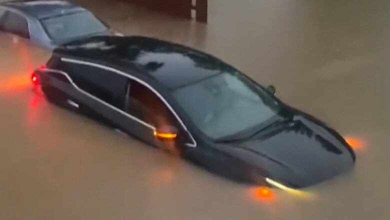 Flash Flood Ruins Vehicles I Viral Videos of The Week