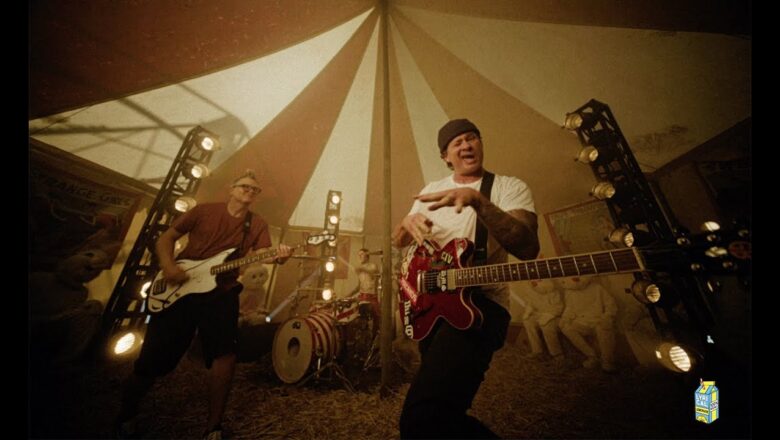 blink-182 – EDGING (Official Video)