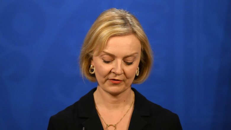 ‘Political version of the Titanic’ | Liz Truss is finished as PM after catastrophic budget: analyst