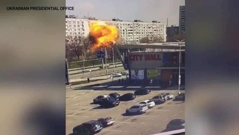 Moment of Russian strike on Zaporizhzhia apartment building