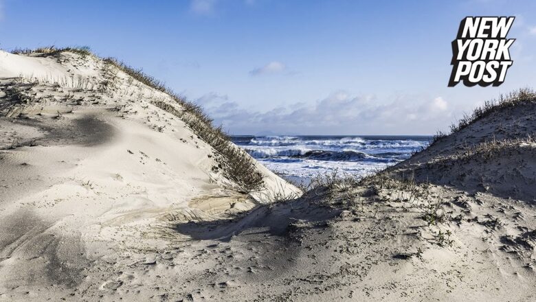 17-year-old boy dies after hole he dug in sand collapsed at North Carolina beach | New York Post