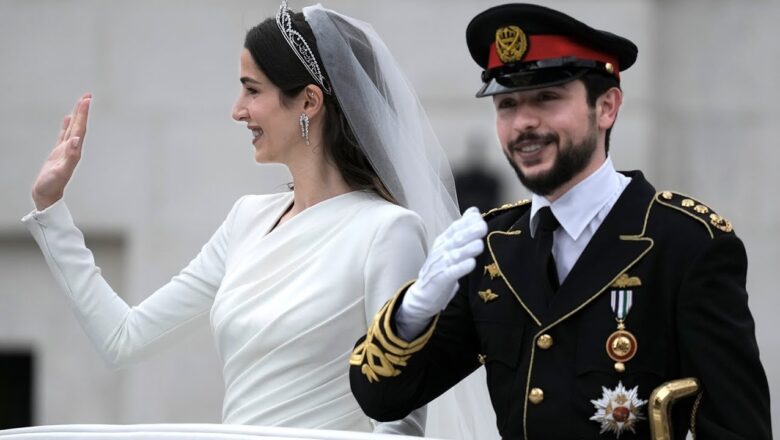 Crown Prince Hussein and Rajwa Alseif wave to crowds | Jordan’s Royal Wedding