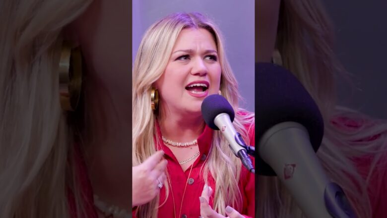 Kelly Clarkson Says Scooter Braun Was Unhappy With Her