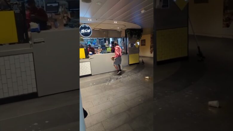 McDonald’s employee throws drink in customer’s face in wild fight caught on video #shorts