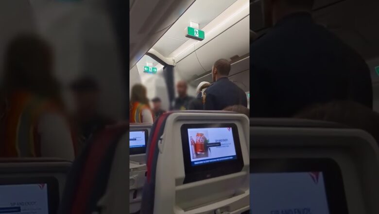 Severe turbulence hospitalizes 11 crew and passengers on Delta flight #Shorts