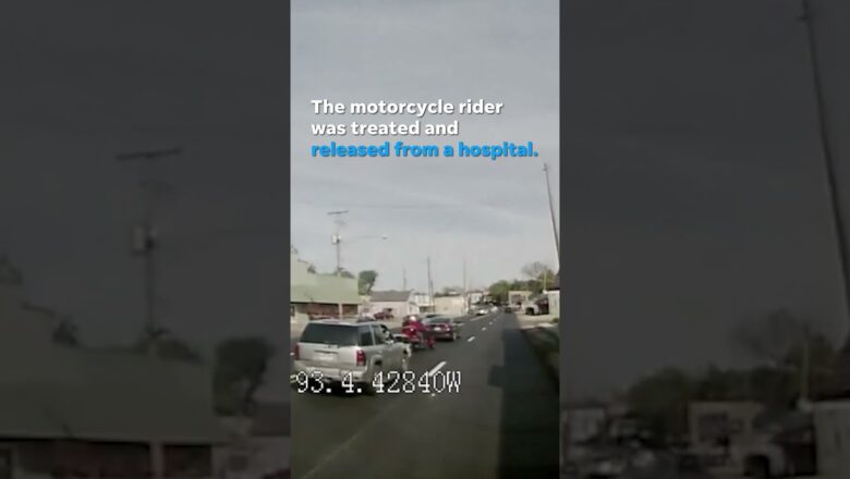 Bus driver’s quick reflexes save motorcycle passenger’s life #Shorts