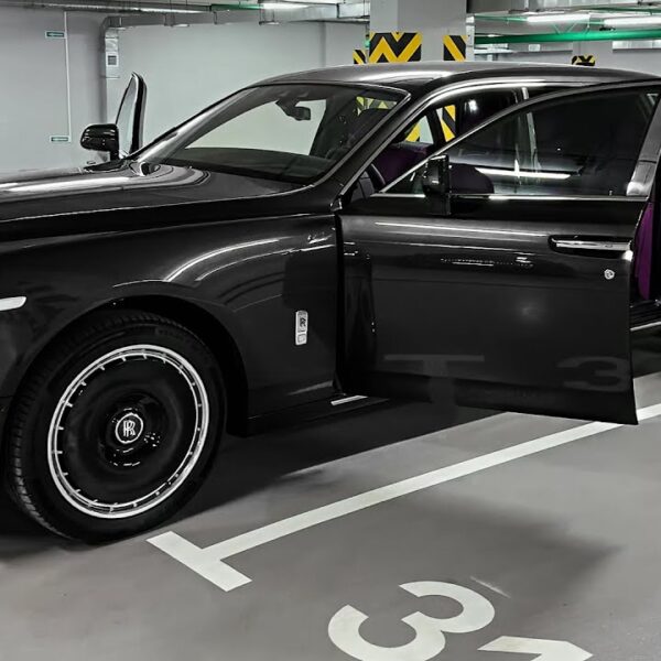 2024 Rolls-Royce Phantom – The World’s Largest Luxury Sedan!