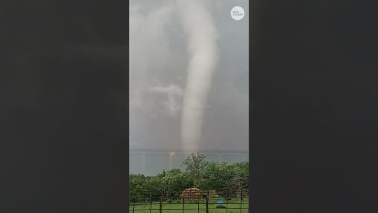 Midwest hit by powerful storms as tornado warnings span statewide #Shorts