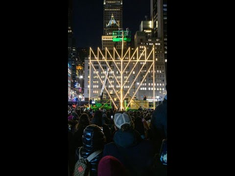 Lighting ‘the world’s largest menorah’ in New York City #Shorts