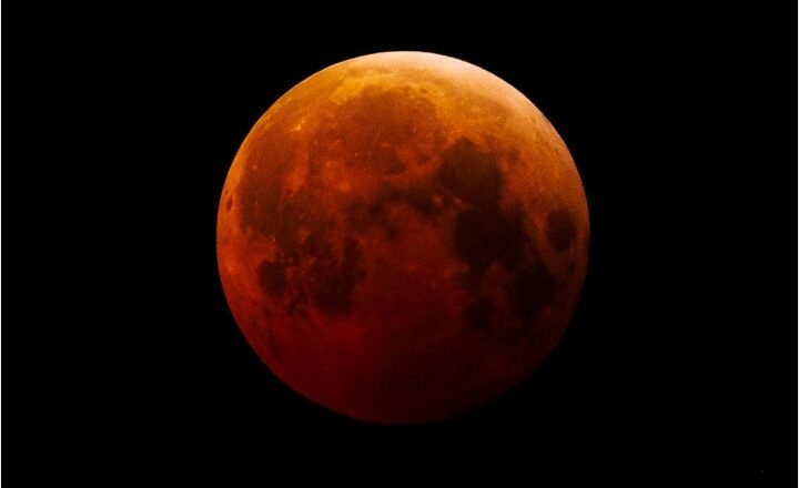 Blood Moon Eclipse 2025: 8 viral photos from across the world