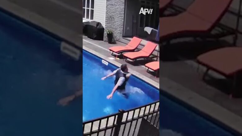 Dude falls like a cartoon character π