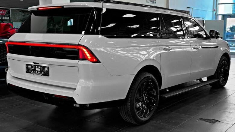 2025 Lincoln Navigator – King Extra-Large SUV!