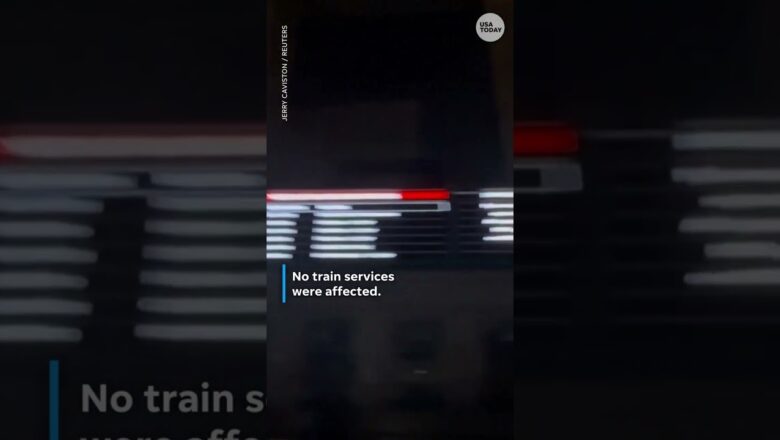 Power goes out at New York’s Grand Central Station during commute #Shorts