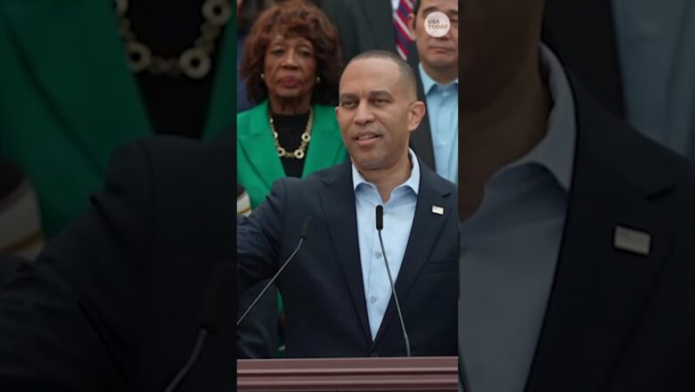 Rep. Hakeem Jeffries confronts President Trump over ‘racist’ government shutdown video #Shorts