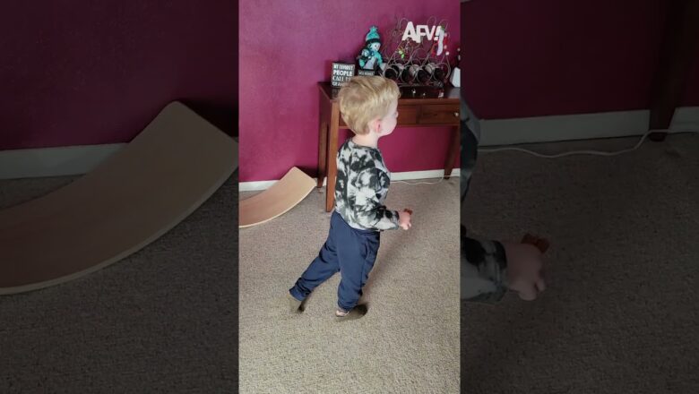 Toddler confuses his clean-shaven dad with someone else