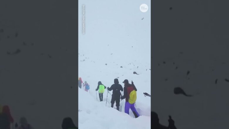 Mount Everest hikers stranded after Tibet blizzard