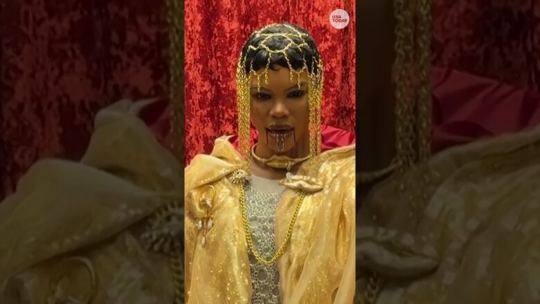 Animatronic of Golden Globe winner predicts futures using Netflix