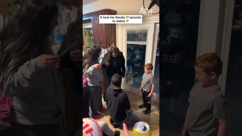 It took her literally 17 seconds to realize 😅