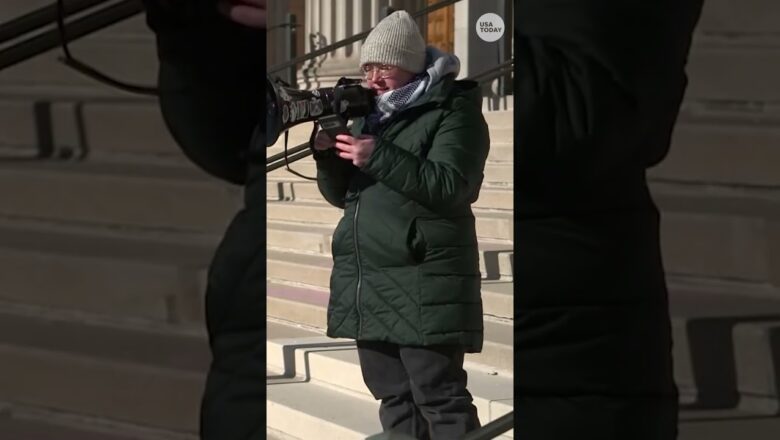 University of Minnesota students stage walkout in honor of Alex Pretti