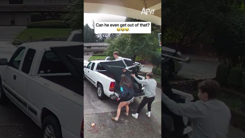 He’s trapped and we can’t stop laughing #fail #funny #shorts