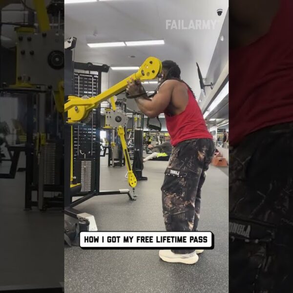 Somebody come get him #gymfail #fitspo #workout #exercise #fail