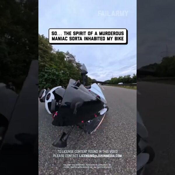 All credit to my dash cam for the sick shots #cctv #propertydamage #motorbikefail #bike #mo